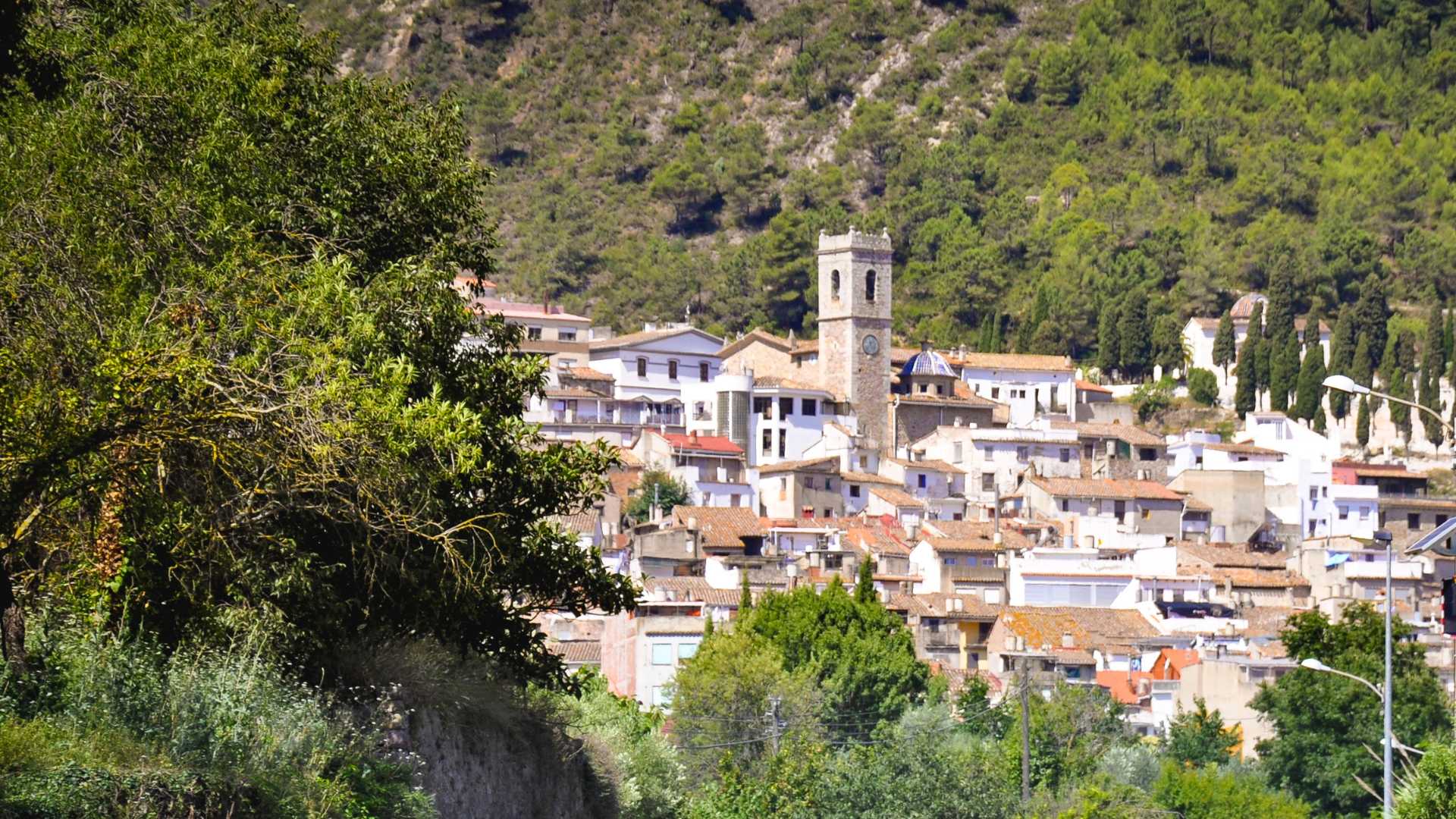 Vista general del poble d'Eslida (la Plana Baixa).