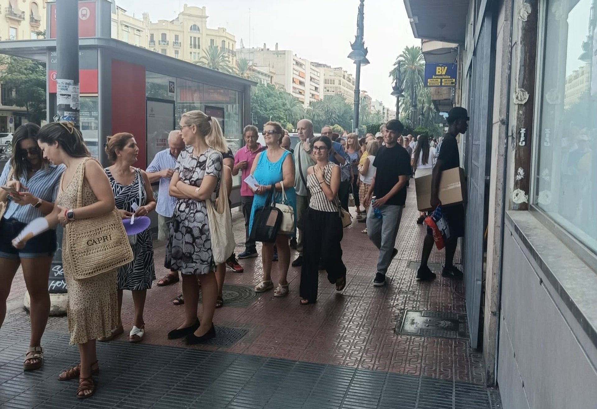 Cues per a pagar la taxa del fem a València | EP
