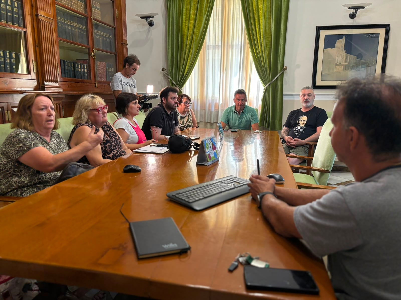 Reunió en l’Ajuntament de Sueca per parlar dels detalls del panteó de memòria històrica.