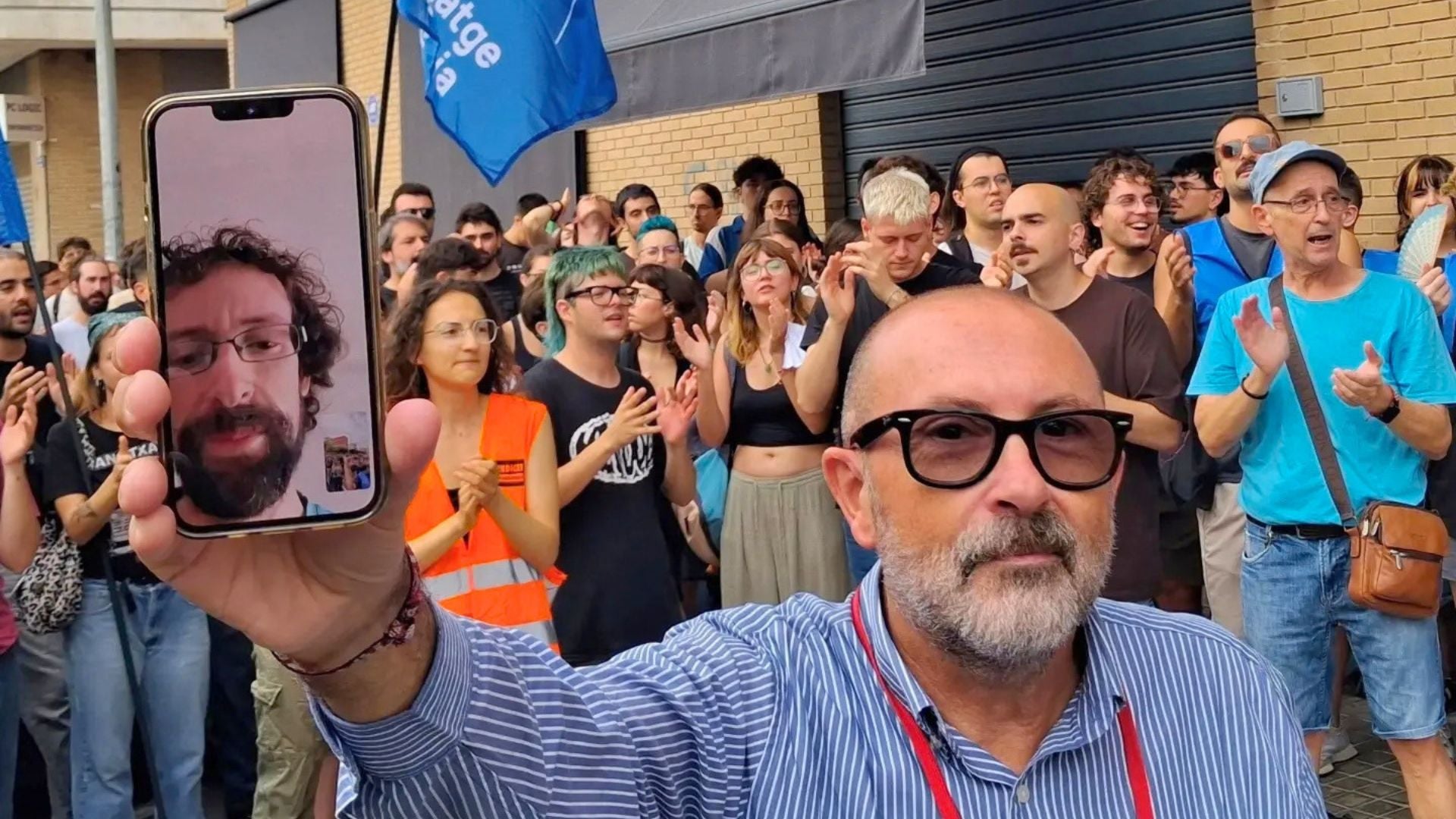 Vídeoconferència en la que es veu a Daniel ja en sa casa després de l'intent de desnonament | SDHV