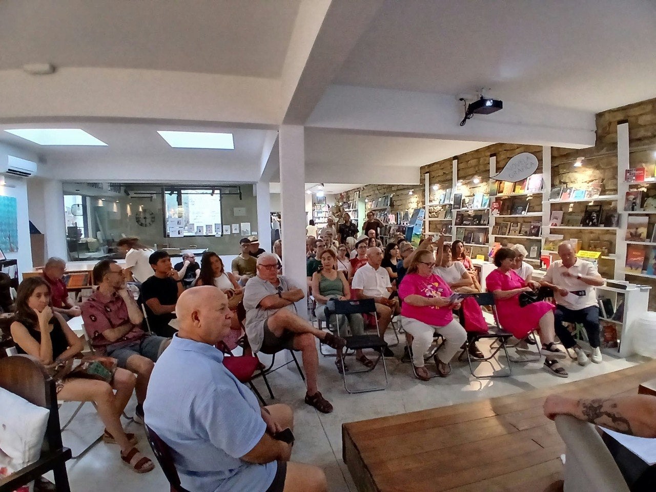 Presentació de la Veu del Sud a la Llibreria 80 Mundos d'Alacant |  Maria Jesús Alonso Ramírez,