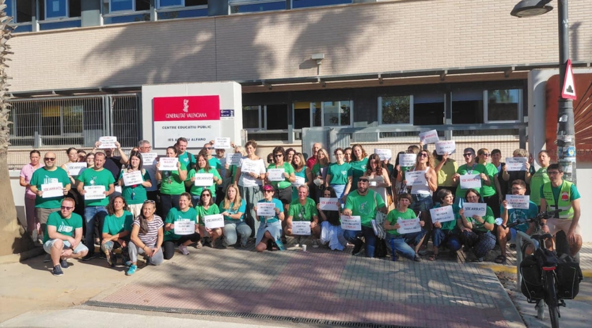 El professorat del centre s'ha manifestat aquest matí