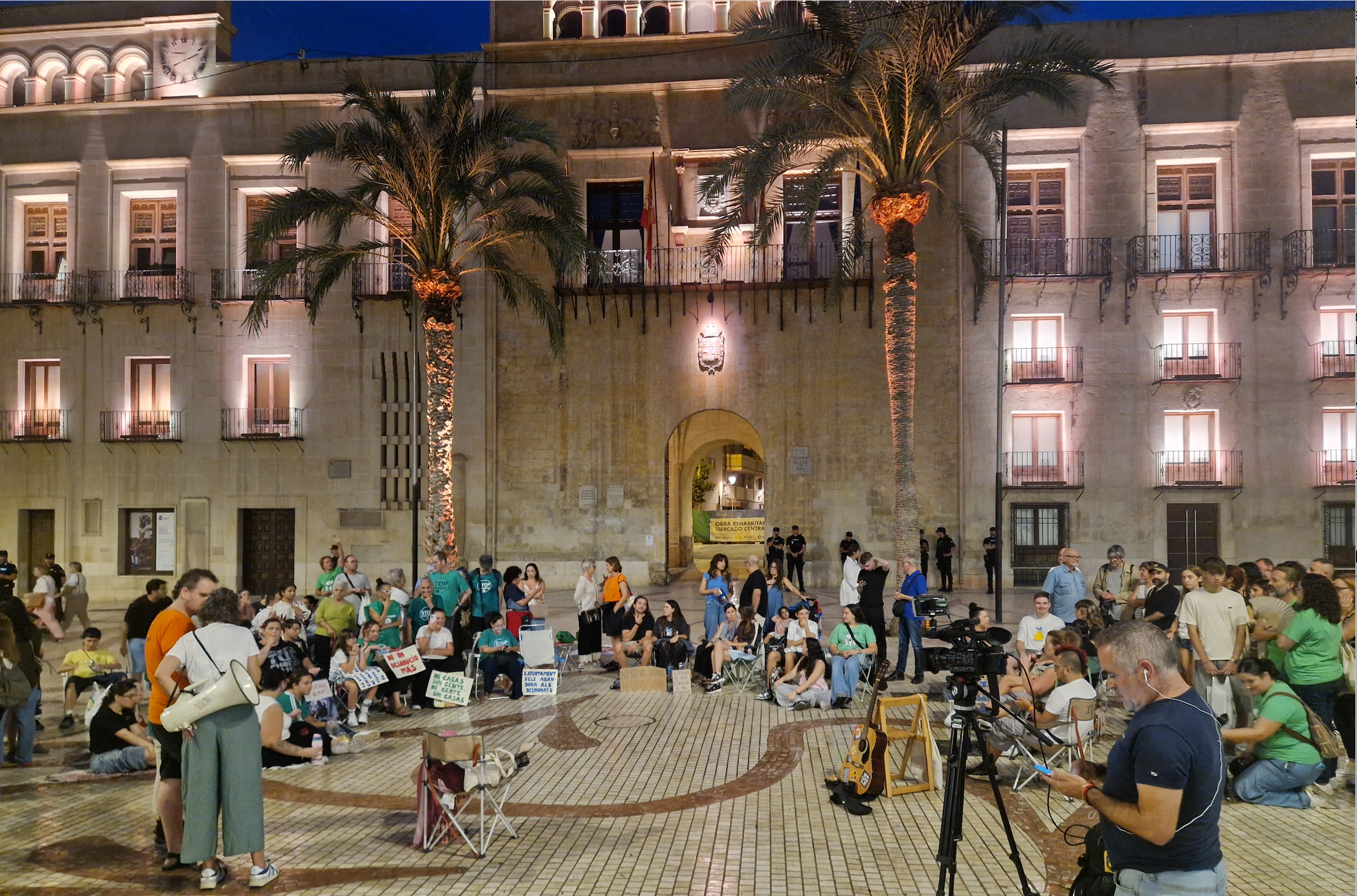 Protesta a Elx per a exigir el 'Decret Maricarmen'