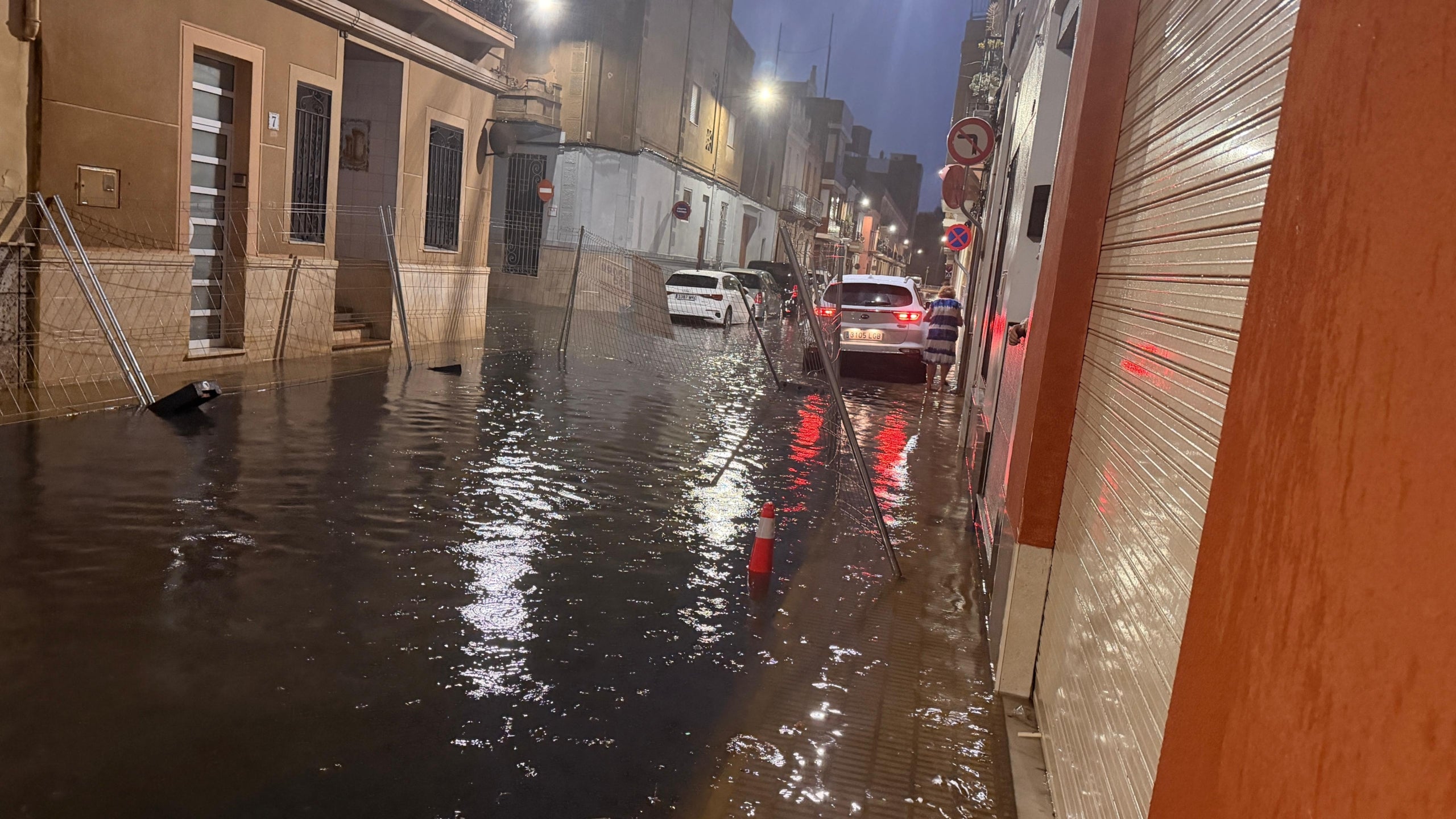 Imatge dels efectes de la pluja a un carrer de Catarroja (Horta Sud)
