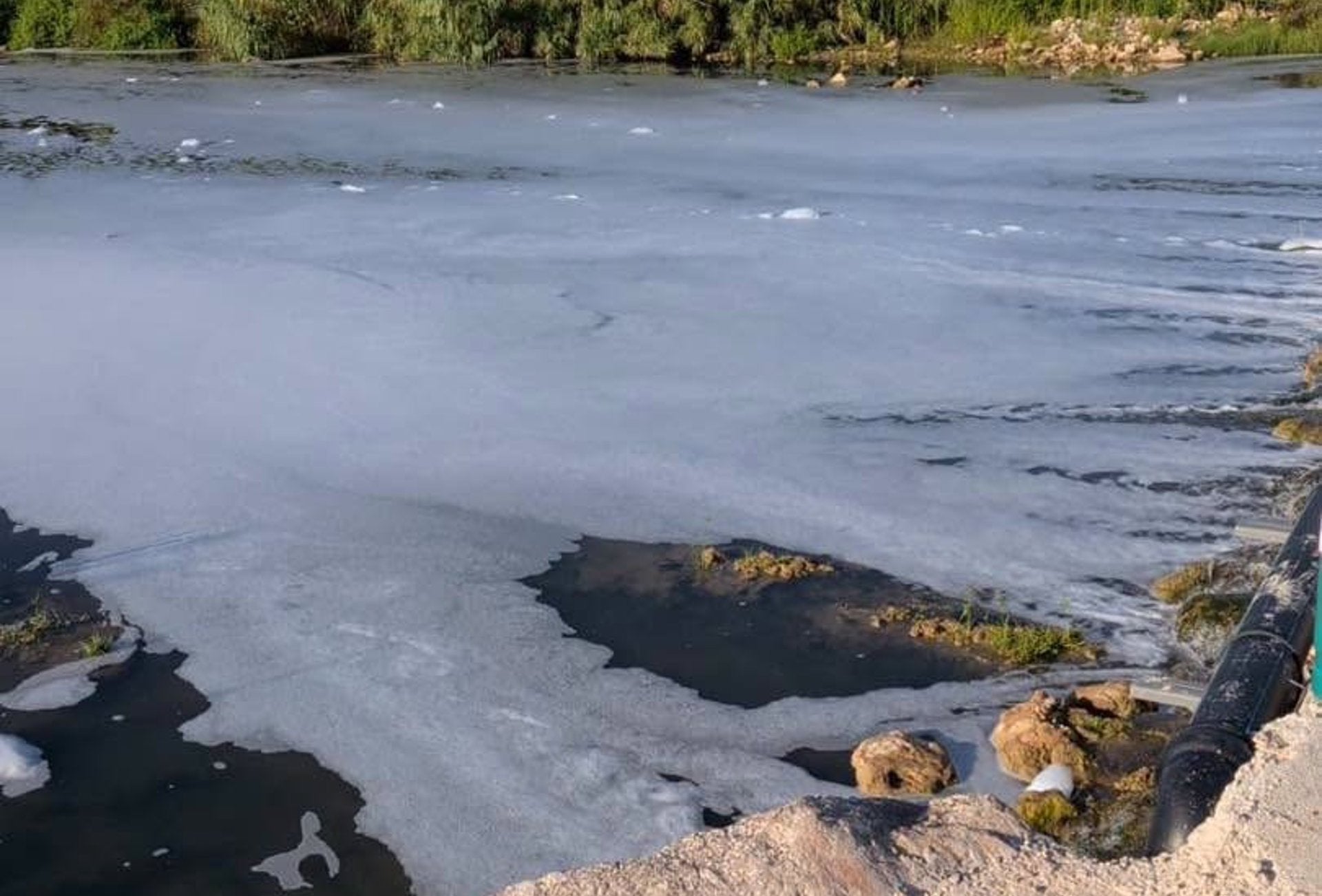 Vessament tòxic al riu Magre aigües avall de Montserrat | Ajuntament de Llombai