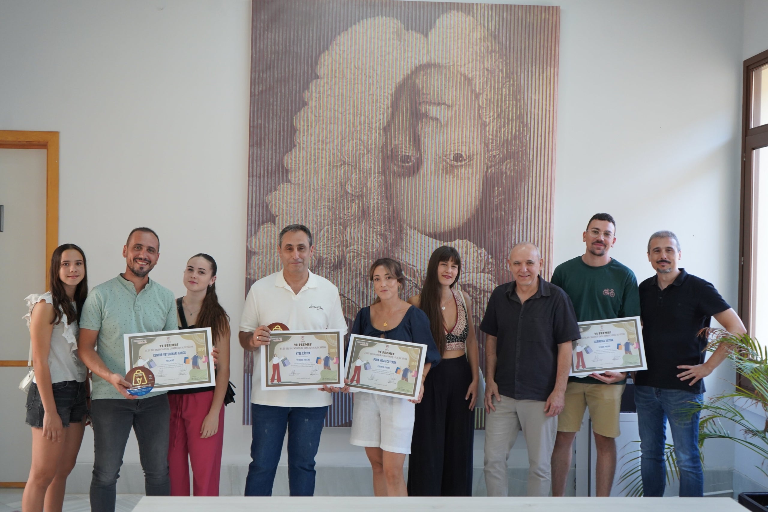 Representants dels establiments guardonats, amb els tècnicis i el regidor Alfred Boluda