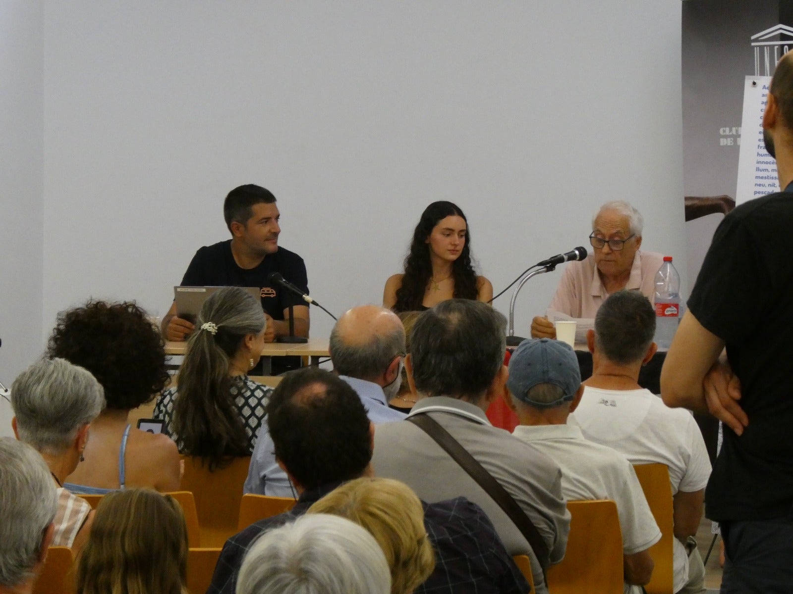 El Club d'Amics i Amigues de la UESCO d'Alcoi es va omplir per recordar la figura de Miguel Ripoll