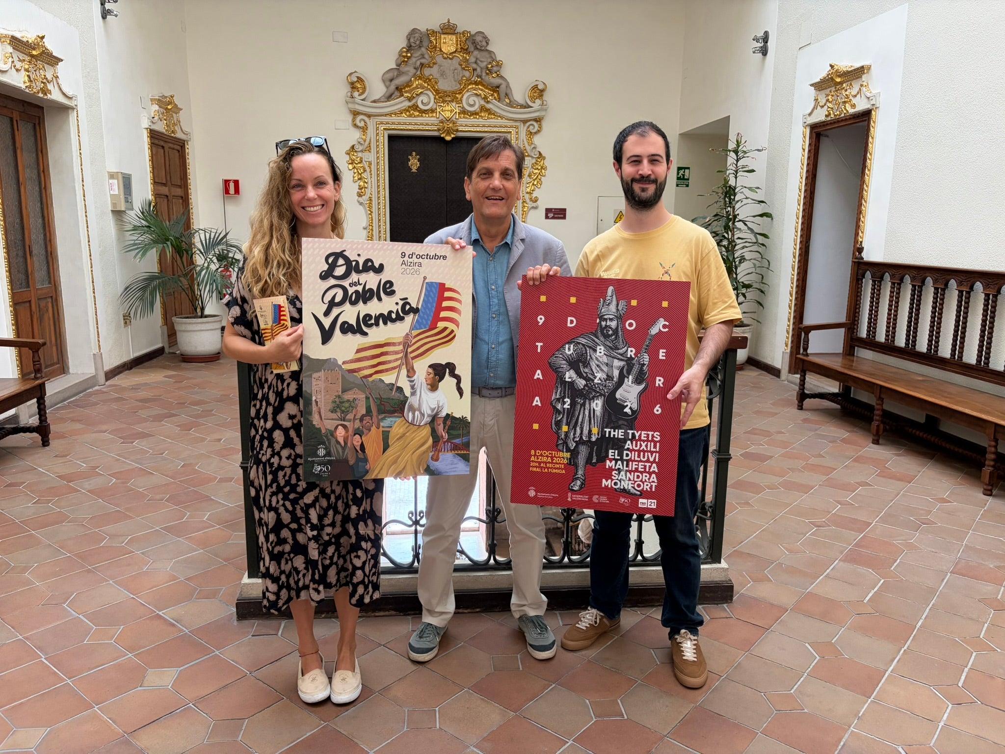 Mai Hidalgo; l'alcalde, Alfons Domínguez, i el regidor Israel Pérez | Ajuntament d'Alzira