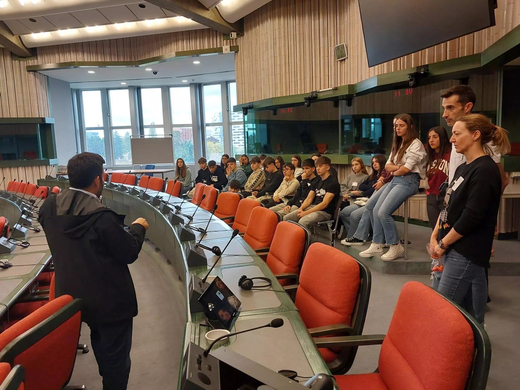 Visita en 2024 dels alumnes a diverses dependències del Parlament Europeu | IES Porçons