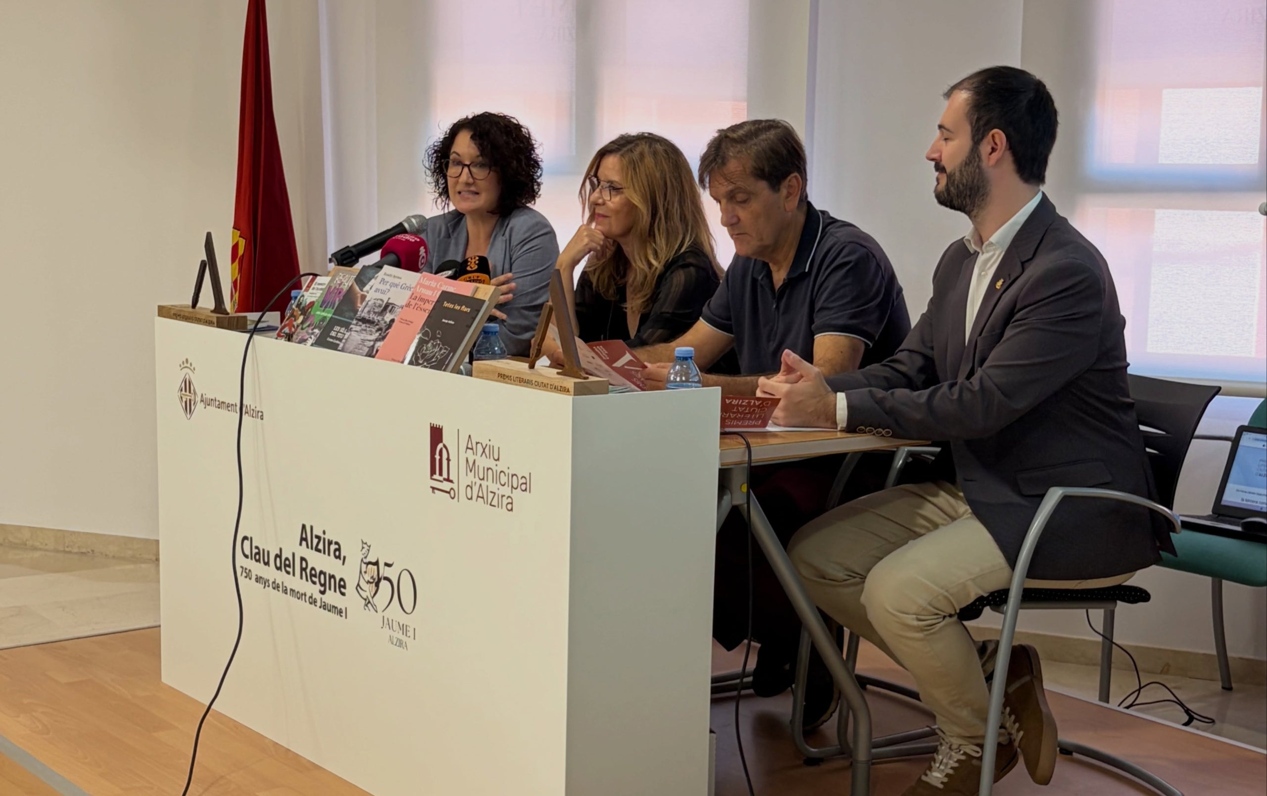 Roda de premsa, hui, de presentació dels Premis Literaris Ciutat d'Alzira de 2026.
