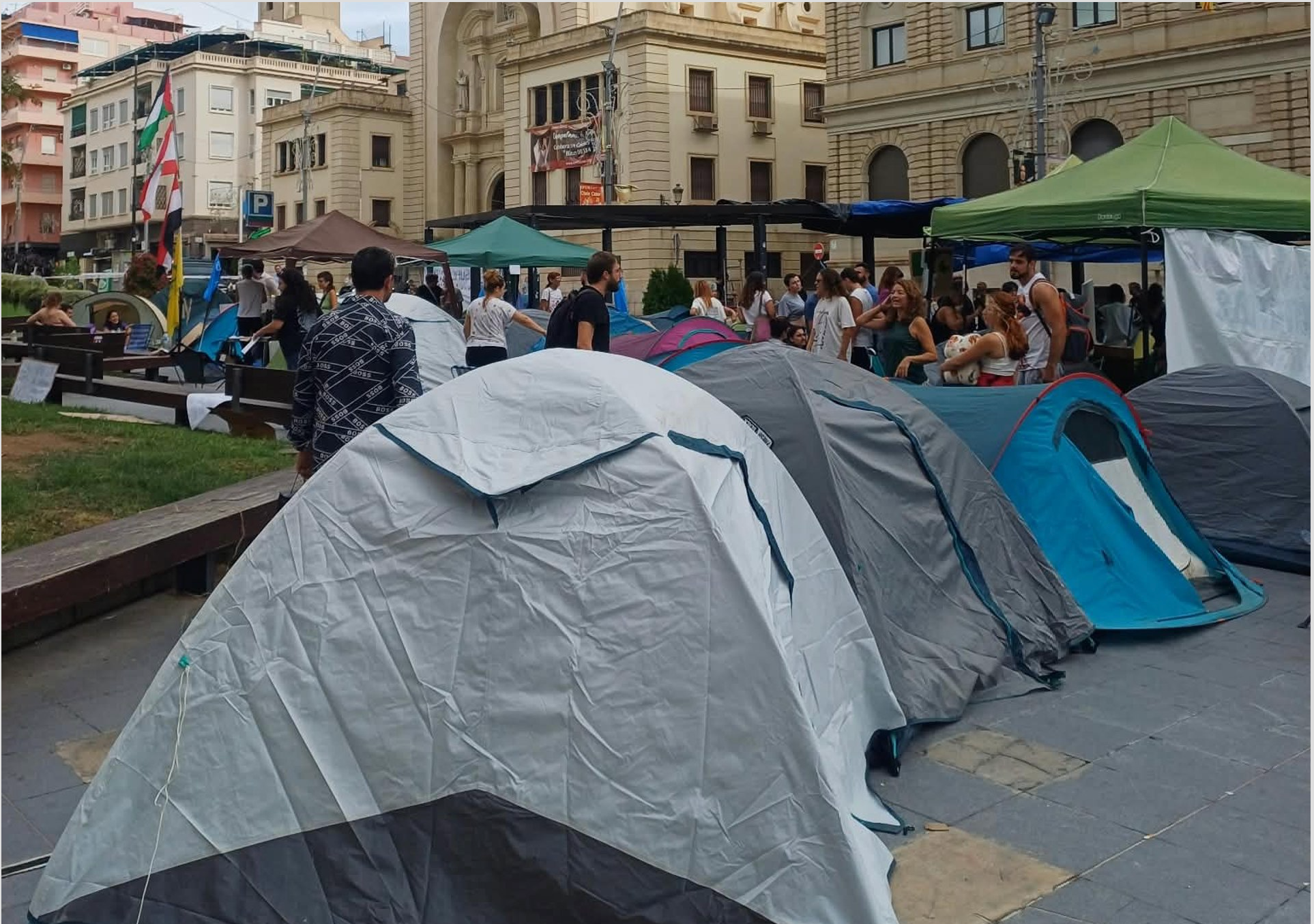 Acampada per l’habitatge d’Alacant 