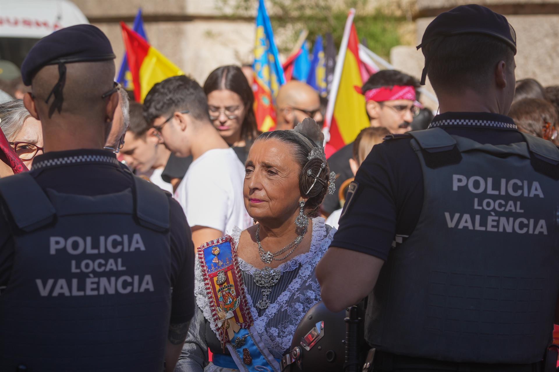 Desplegament policial en la processó cívica del 9 d'Octubre a València | Jorge Gil | EP