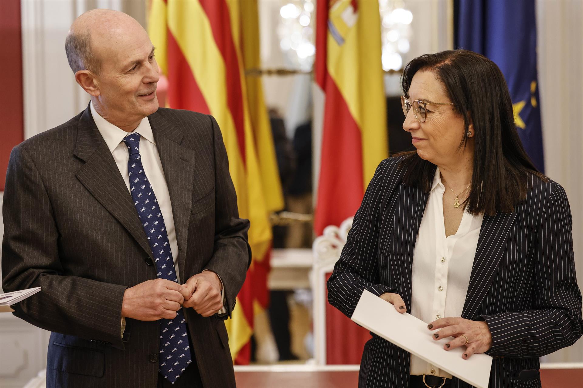 La presidenta de Les Corts, Llanos Massó, i el director de l'Agència Valenciana Antifrau, Eduardo Beut | Rober Solsona | EP