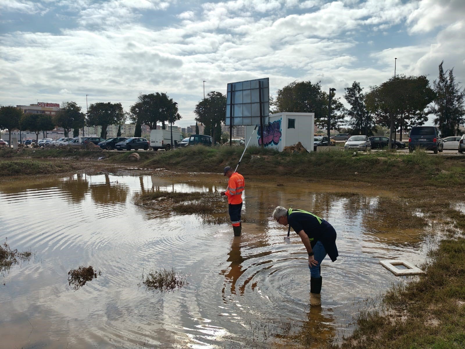 Tasques de neteja en zones afectades per la dana a València | EP
