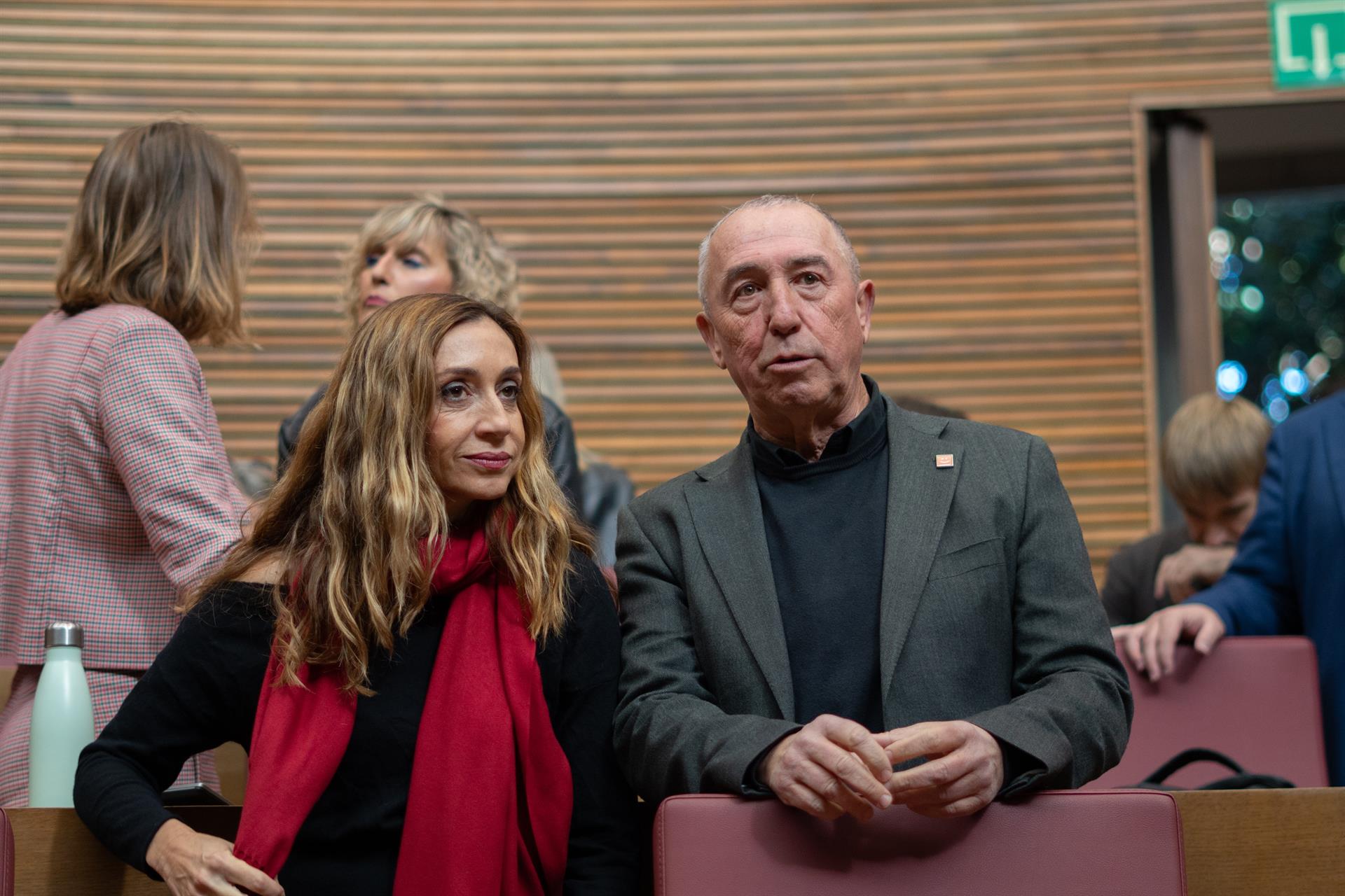 La diputada de Compromís Isaura Navarro i el síndic de Compromís, Joan Baldoví, en un ple en les Corts | Arxiu