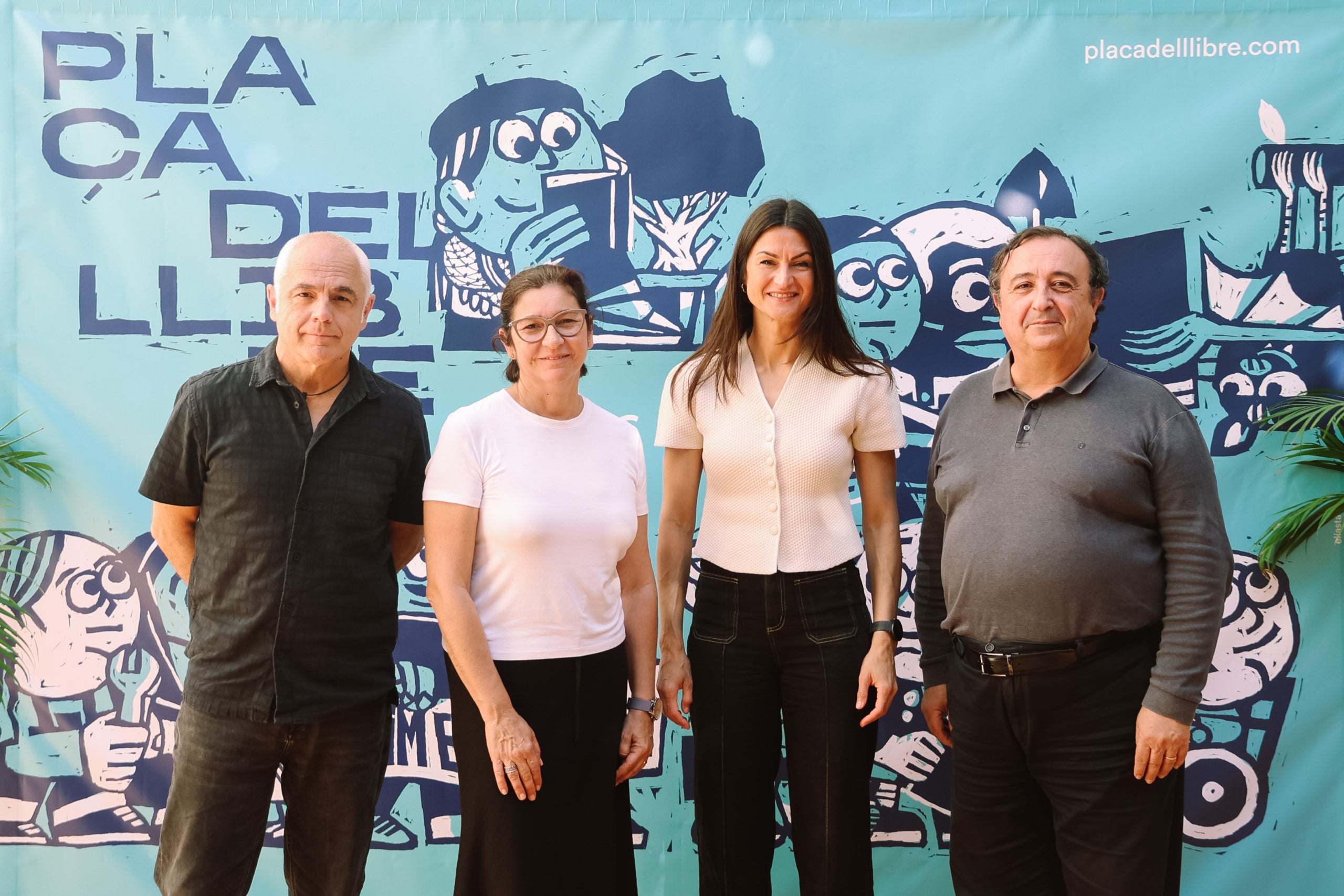 Presentació de la 6a Plaça del Llibre de Gandia, amb Juli Capilla, director del CEIC Alfons el Vell; Josepa Costa, en representació de la UPV; Balbina Sendra, regidora delegada de Cultura de l’Ajuntament de Gandia, i Rafael Domínguez, en representació de l’organització de la Plaça del Llibre